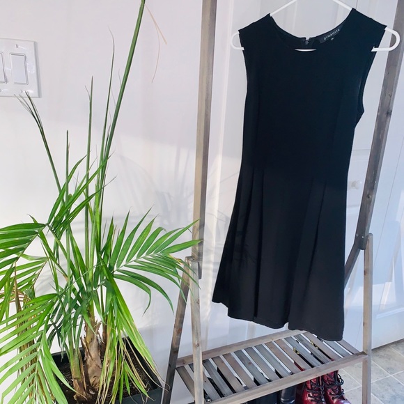 BLACK DYNAMITE DRESS - Picture 2 of 3